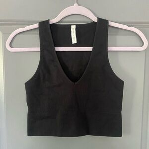 Selling this cropped ribbed Athleta tank! Size Small in black
